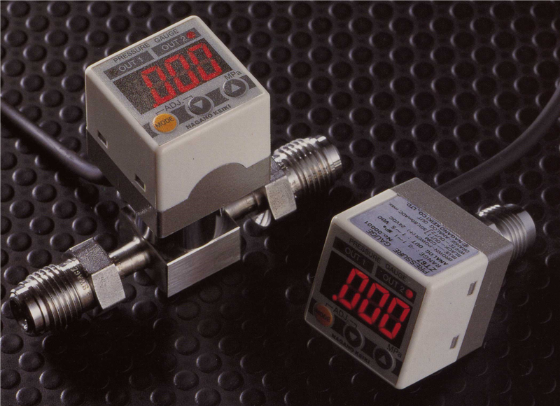 Đồng hò đo áp suất Nagano Keiki ZT67 Compact Digital Pressure Gauge for Semiconductor Industry